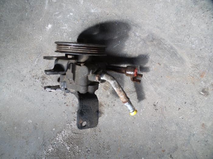 Gebruikte Servopomp Nissan Pathfinder (R51) 2.5 dCi 16V 4x4 Prijs op aanvraag aangeboden door Autodemontage Joko B.V.