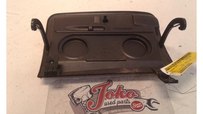 Dashboardkastje van een Ford Puma 1.4 16V 1999