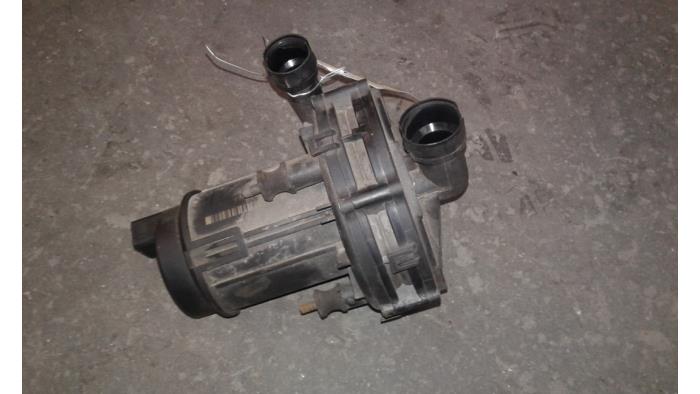Gebruikte Pullairpomp Volkswagen New Beetle (9C1/9G1) 2.0 Prijs op aanvraag aangeboden door Autodemontage Joko B.V.