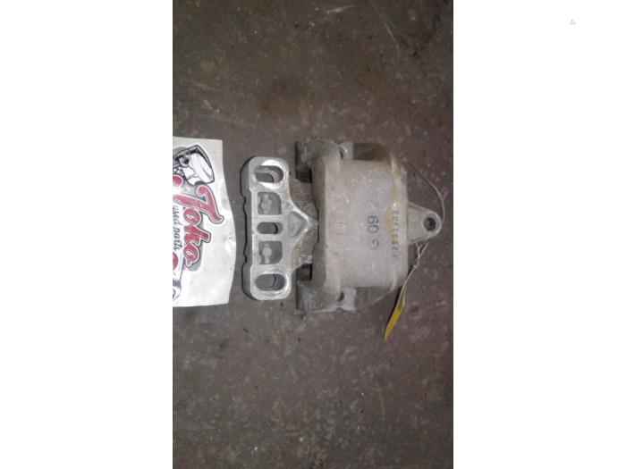 Gebruikte Motorrubber Volkswagen New Beetle (9C1/9G1) 2.0 Prijs op aanvraag aangeboden door Autodemontage Joko B.V.