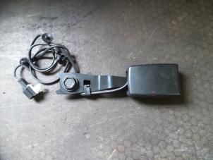 Gebruikte Veiligheidsgordel Insteek links-voor Mitsubishi Colt (Z2/Z3) 1.3 16V Prijs op aanvraag aangeboden door Autodemontage Joko B.V.