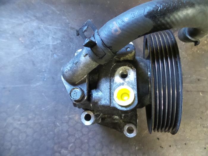 Stuurbekrachtiging Pomp van een Ford S-Max (GBW) 1.8 TDCi 16V 2008