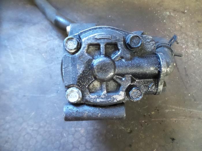Stuurbekrachtiging Pomp van een Ford S-Max (GBW) 1.8 TDCi 16V 2008