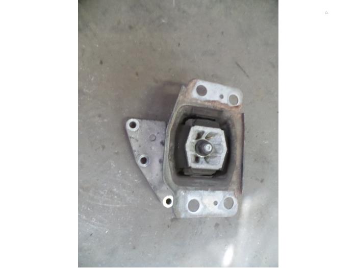 Gebruikte Versnellingsbak Steun Ford S-Max (GBW) 1.8 TDCi 16V Prijs op aanvraag aangeboden door Autodemontage Joko B.V.