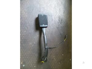 Gebruikte Veiligheidsgordel Insteek rechts-voor Volkswagen Golf VI (5K1) 1.4 16V Prijs op aanvraag aangeboden door Autodemontage Joko B.V.