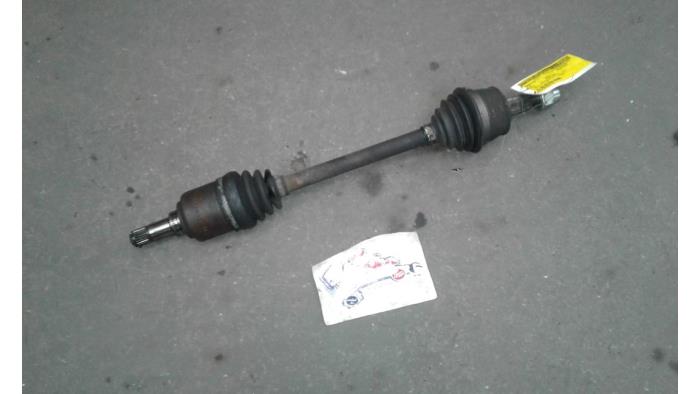 Gebruikte Aandrijfas links-voor Fiat Punto II (188) 1.4 16V Prijs op aanvraag aangeboden door Autodemontage Joko B.V.
