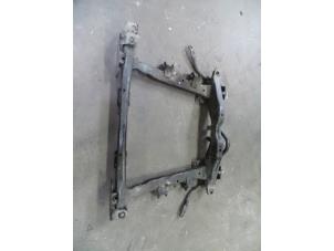 Gebruikte Subframe Renault Twingo II (CN) 1.2 16V Prijs op aanvraag aangeboden door Autodemontage Joko B.V.