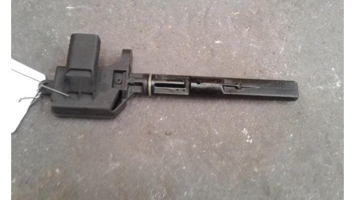 Gebruikte Oliepeil sensor Volkswagen Polo IV (9N1/2/3) 1.2 Prijs op aanvraag aangeboden door Autodemontage Joko B.V.