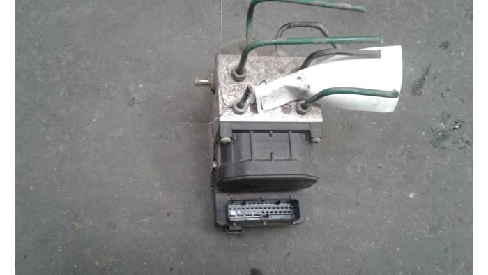 Gebruikte ABS Pomp Renault Clio II (BB/CB) 1.2 Prijs op aanvraag aangeboden door Autodemontage Joko B.V.