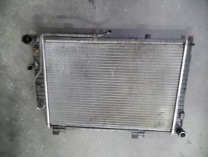 Gebruikte Radiateur Mercedes CLK (C208) 3.2 320 V6 18V Prijs op aanvraag aangeboden door Autodemontage Joko B.V.