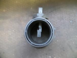 Gebruikte Luchtmassameter Mercedes CLK (C208) 3.2 320 V6 18V Prijs op aanvraag aangeboden door Autodemontage Joko B.V.