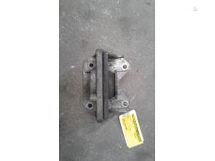 Gebruikte Motorrubber Renault Master II (JD) 2.5 D Prijs op aanvraag aangeboden door Autodemontage Joko B.V.