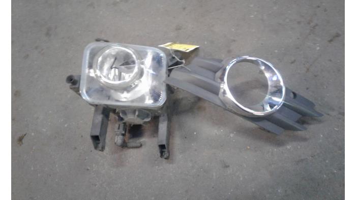 Gebruikte Schijnwerper links Opel Meriva (A) 1.4 16V Twinport Prijs op aanvraag aangeboden door Autodemontage Joko B.V.
