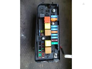 Gebruikte Zekeringkast Opel Vectra C Caravan 2.2 DIG 16V Prijs op aanvraag aangeboden door Autodemontage Joko B.V.