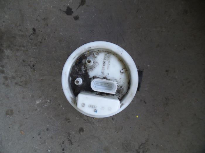 Gebruikte Brandstofpomp Elektrisch Volkswagen Polo IV (9N1/2/3) 1.2 12V Prijs op aanvraag aangeboden door Autodemontage Joko B.V.