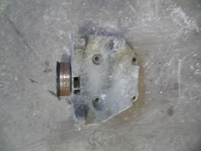 Gebruikte Dynamosteun boven Jaguar S-type (X200) 4.0 V8 32V Prijs op aanvraag aangeboden door Autodemontage Joko B.V.