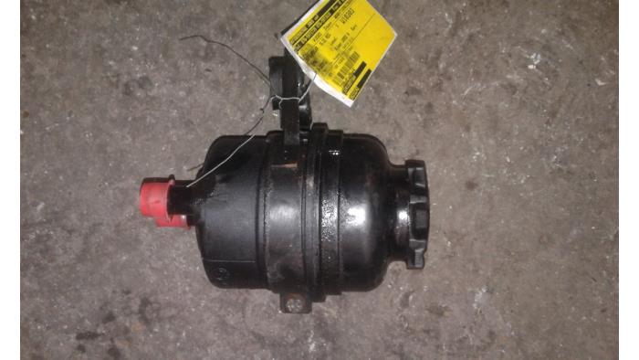 Gebruikte Servo Oliereservoir BMW 3 serie (E46/2) 318 Ci 16V Prijs op aanvraag aangeboden door Autodemontage Joko B.V.