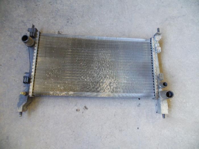 Gebruikte Radiateur Fiat Fiorino (225) 1.3 JTD 16V Multijet Prijs op aanvraag aangeboden door Autodemontage Joko B.V.