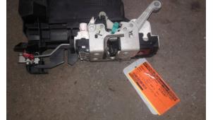 Gebruikte Deurslot Mechaniek 4Deurs links-voor Dodge Nitro 3.7 STX V6 4x4 Autom. Prijs op aanvraag aangeboden door Autodemontage Joko B.V.