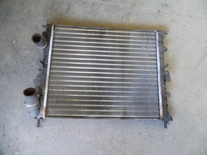 Gebruikte Radiateur Dacia Logan (LS) 1.4 Prijs op aanvraag aangeboden door Autodemontage Joko B.V.