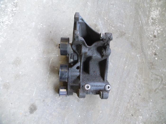Gebruikte Dynamosteun boven Citroen Berlingo Prijs op aanvraag aangeboden door Autodemontage Joko B.V.