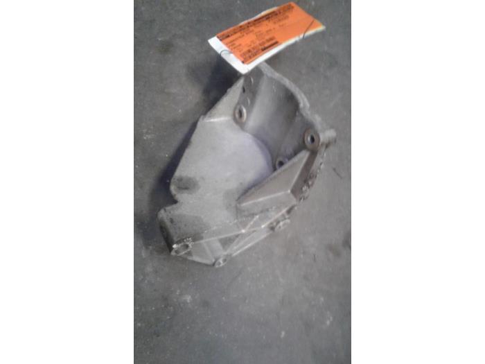 Gebruikte Dynamosteun boven Ford Fusion 1.4 16V Prijs op aanvraag aangeboden door Autodemontage Joko B.V.