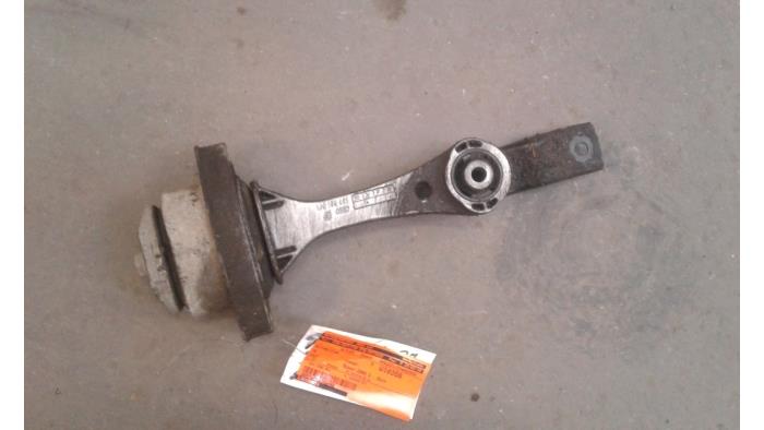Gebruikte Motorrubber Volkswagen Golf IV Variant (1J5) 1.6 Prijs op aanvraag aangeboden door Autodemontage Joko B.V.