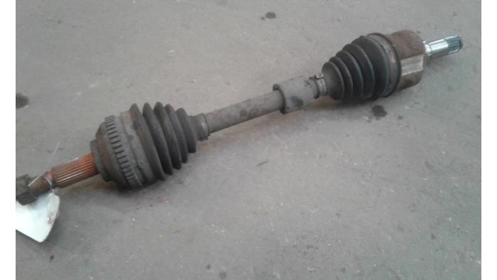 Gebruikte Aandrijfas links-voor Chrysler Voyager/Grand Voyager (RG/RS) 2.8 CRD 16V Autom. Prijs op aanvraag aangeboden door Autodemontage Joko B.V.