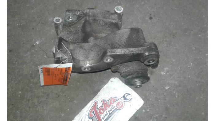 Gebruikte Dynamosteun boven Hyundai Matrix 1.5 CRDi 16V Prijs op aanvraag aangeboden door Autodemontage Joko B.V.