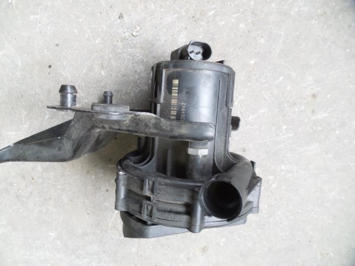 Gebruikte Pullairpomp BMW 3 serie (E46/2) M3 3.2 24V Prijs op aanvraag aangeboden door Autodemontage Joko B.V.