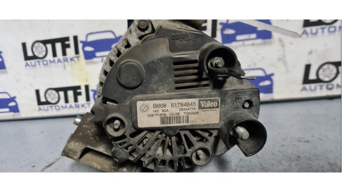 Gebruikte Alternator Fiat 500 (312) 1.3 MJTD 16V Prijs € 50,00 Margeregeling aangeboden door Automarkt Lotfi