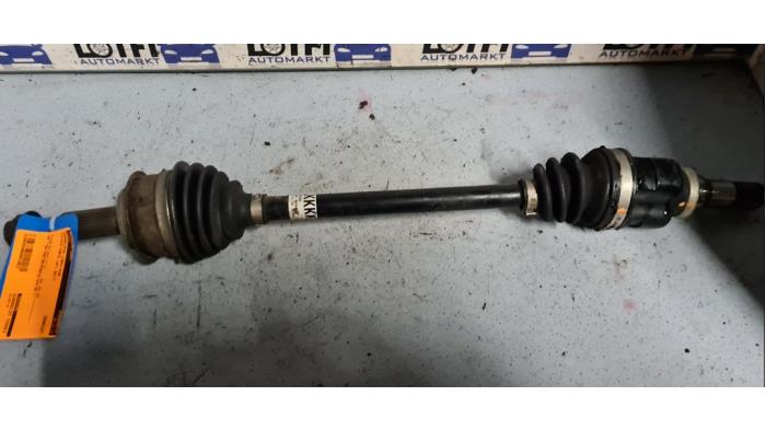 Gebruikte Aandrijfas links-voor Toyota Yaris III (P13) 1.0 12V VVT-i Prijs € 70,00 Margeregeling aangeboden door Automarkt Lotfi