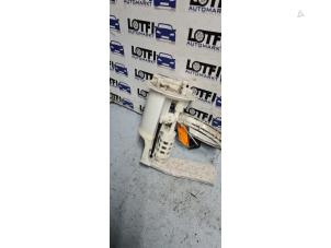Gebruikte Benzinepomp Toyota Yaris III (P13) 1.0 12V VVT-i Prijs € 65,00 Margeregeling aangeboden door Automarkt Lotfi
