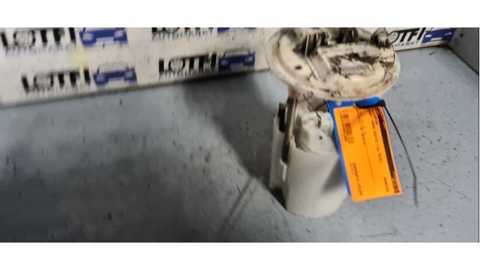 Gebruikte Benzinepomp Renault Grand Scénic III (JZ) 1.4 16V TCe 130 Prijs € 50,00 Margeregeling aangeboden door Automarkt Lotfi