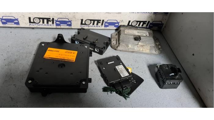 Gebruikte Kontaktslot + computer Renault Grand Scénic III (JZ) 1.4 16V TCe 130 Prijs € 250,00 Margeregeling aangeboden door Automarkt Lotfi