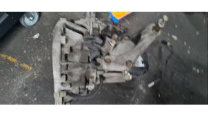 Gebruikte Versnellingsbak Renault Twingo III (AH) 1.0 SCe 70 12V Prijs € 300,00 Margeregeling aangeboden door Automarkt Lotfi