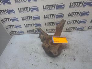 Gebruikte Fusee links-voor Hyundai Trajet 2.0 CRDi 16V Prijs € 30,00 Margeregeling aangeboden door Automarkt Lotfi
