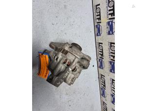 Gebruikte Dynamo Ford Fiesta 4 1.25 16V Prijs € 25,00 Margeregeling aangeboden door Automarkt Lotfi