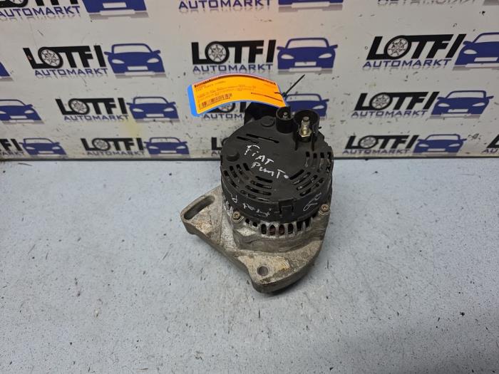 Gebruikte Dynamo Fiat Punto I (176) 75,Selecta 1.2 Fire MPI Prijs € 30,00 Margeregeling aangeboden door Automarkt Lotfi