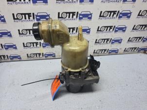 Gebruikte Servopomp Renault Espace (JK) 2.0 dCi 16V 175 FAP Prijs € 225,00 Margeregeling aangeboden door Automarkt Lotfi
