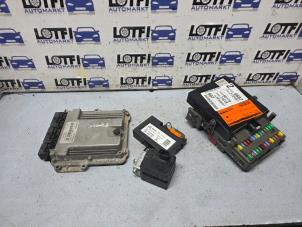 Gebruikte Contactslot + computer Renault Espace (JK) 2.0 dCi 16V 175 FAP Prijs € 195,00 Margeregeling aangeboden door Automarkt Lotfi