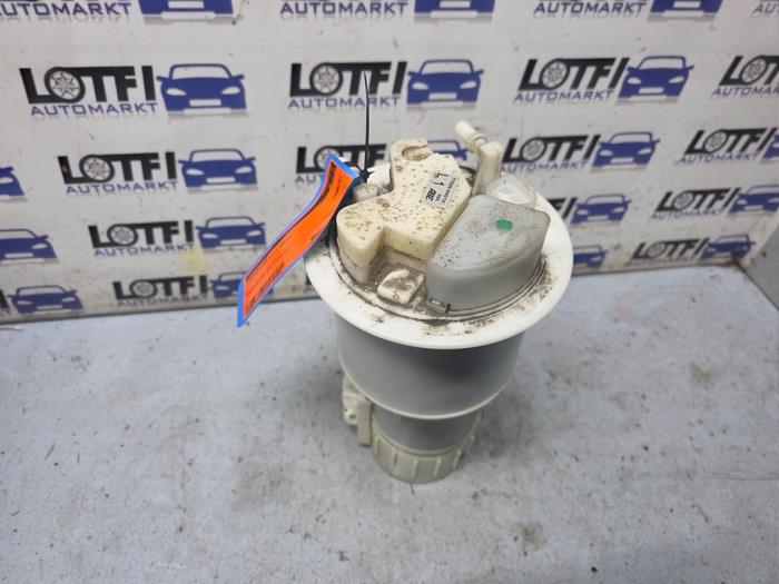 Benzinepomp van een Toyota Aygo (B10) 1.0 12V VVT-i 2009