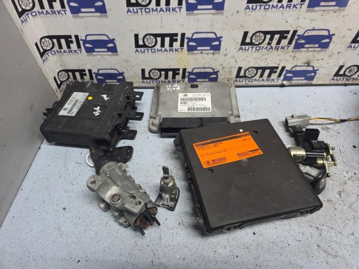 Gebruikte Kontaktslot + computer Volkswagen Polo IV (9N1/2/3) 1.4 16V Prijs € 95,00 Margeregeling aangeboden door Automarkt Lotfi