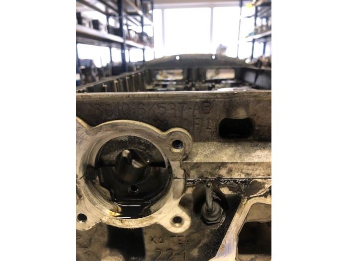 Cilinderkop van een Ford Transit