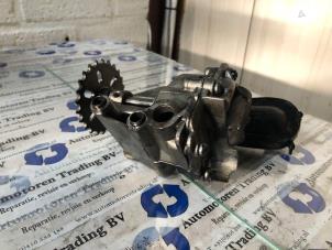 Gebruikte Oliepomp Mercedes Vito Prijs € 85,00 Margeregeling aangeboden door Automotoren Trading b.v.