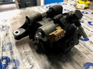 Gebruikte Brandstofpomp Mechanisch Renault Megane Prijs € 125,00 Margeregeling aangeboden door Automotoren Trading b.v.