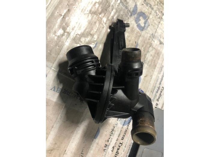 Thermostaathuis van een BMW 1-Serie 2015