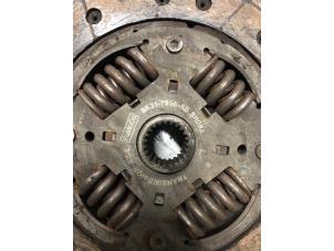 Gebruikte Dubbele massa vliegwiel Ford Transit Custom Prijs € 150,00 Margeregeling aangeboden door Automotoren Trading b.v.