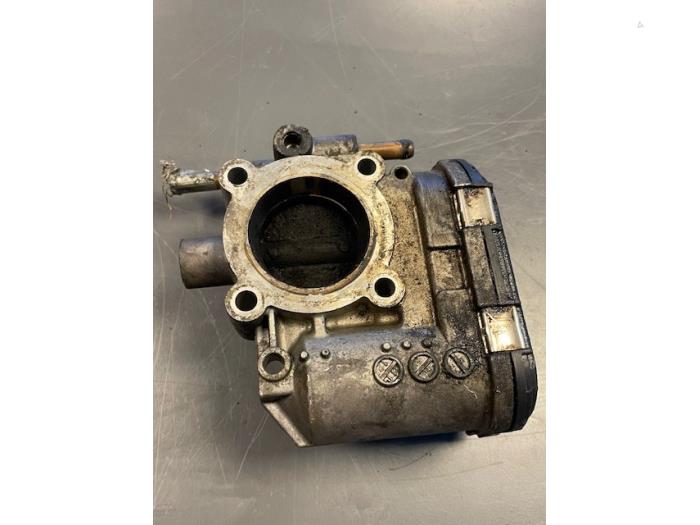 Gasklephuis van een Opel Corsa C (F08/68) 1.0 12V Twin Port 2007