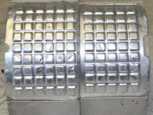 Gebruikte Afdekplaat diversen Volkswagen Diversen Prijs € 25,00 Margeregeling aangeboden door Automotoren Trading b.v.